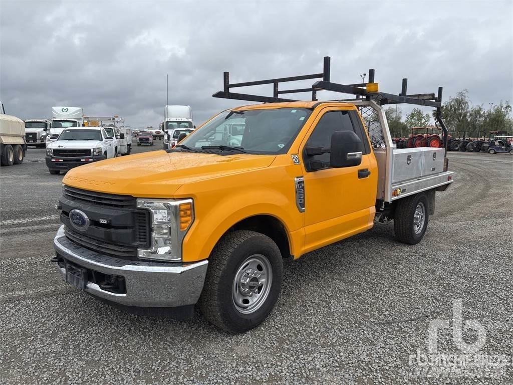 Ford F-250 شاحنات مسطحة/مفصلية الجوانب
