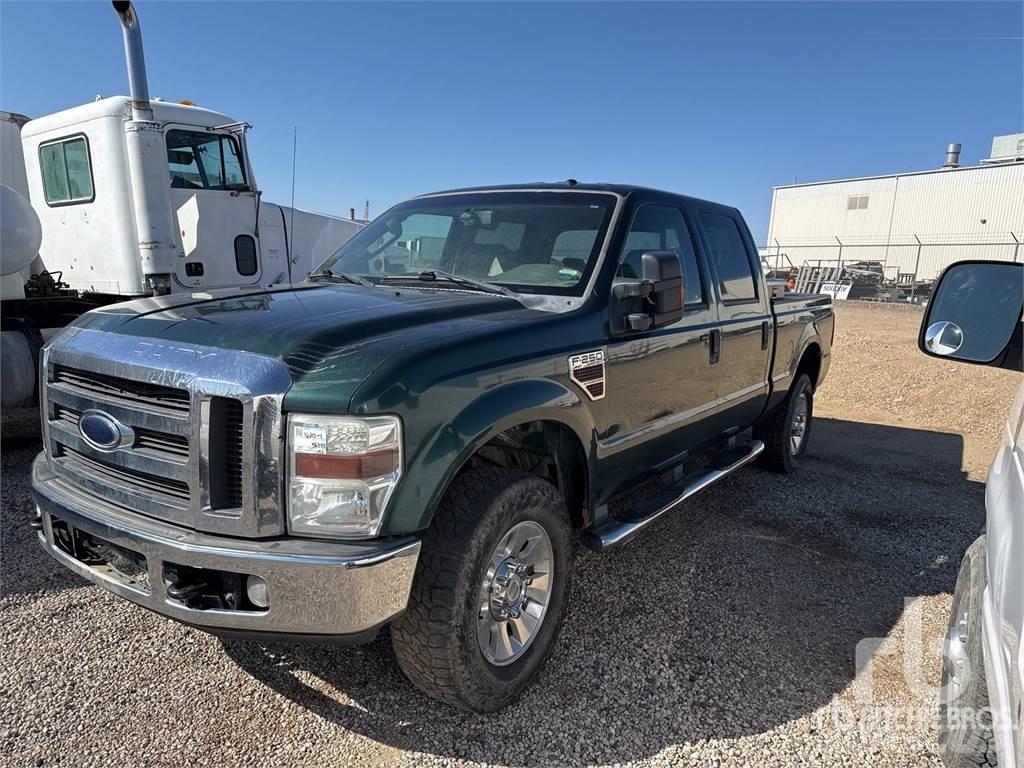 Ford F-250 شاحنات خفيفة/مفصلية الجوانب