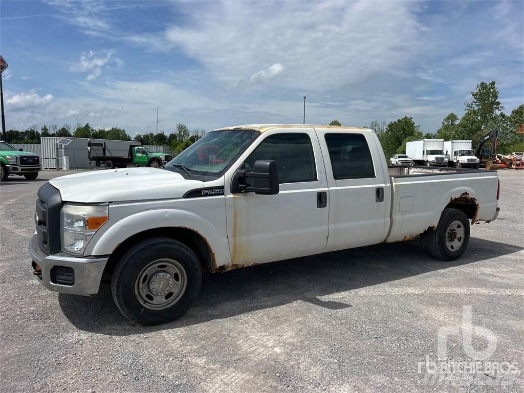 Ford F-250 شاحنات خفيفة/مفصلية الجوانب