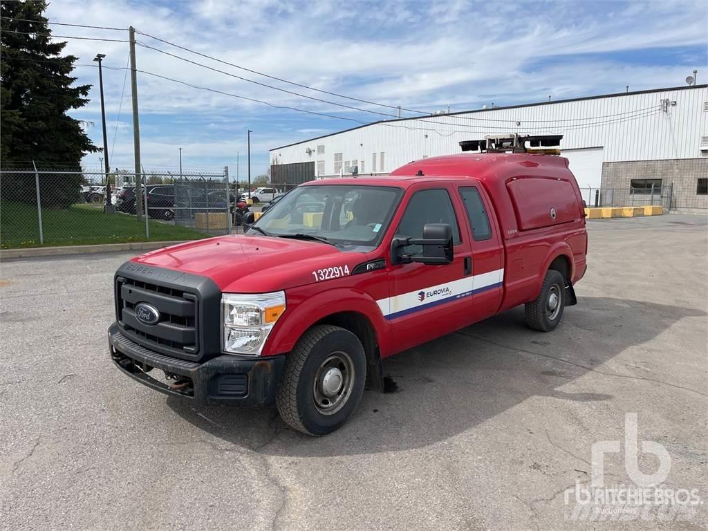Ford F-250 شاحنات خفيفة/مفصلية الجوانب