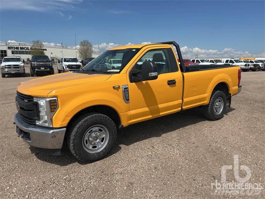 Ford F-250 شاحنات خفيفة/مفصلية الجوانب