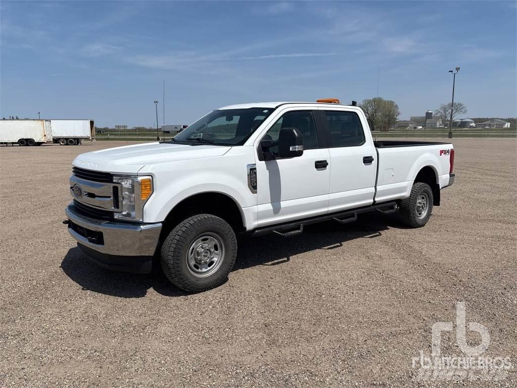 Ford F-250 شاحنات خفيفة/مفصلية الجوانب