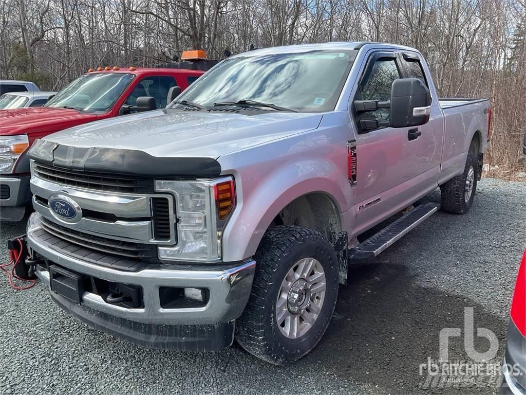 Ford F-250 شاحنات خفيفة/مفصلية الجوانب