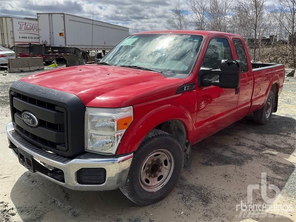 Ford F-250 شاحنات خفيفة/مفصلية الجوانب