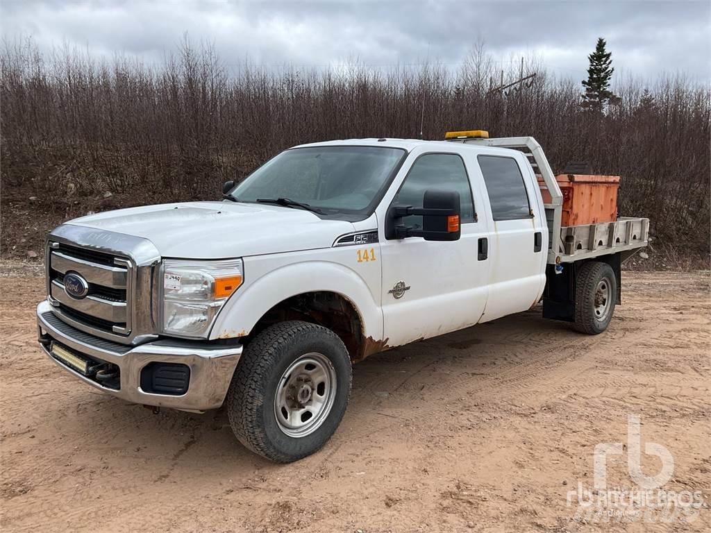 Ford F-250 شاحنات مسطحة/مفصلية الجوانب