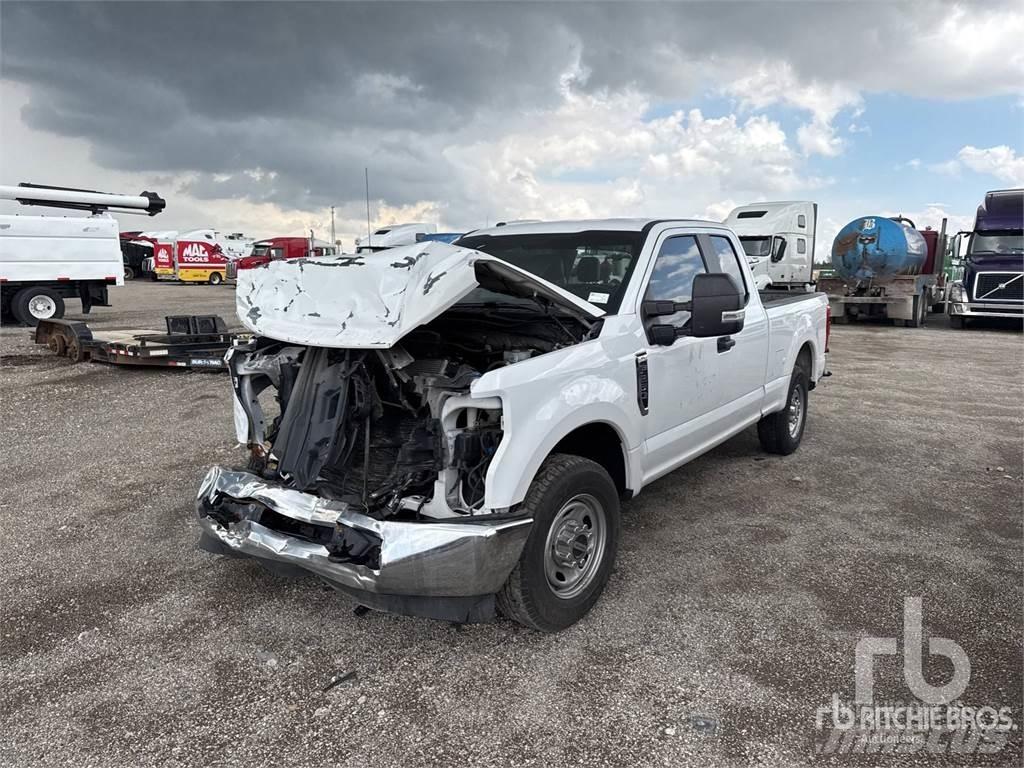 Ford F-250 شاحنات خفيفة/مفصلية الجوانب