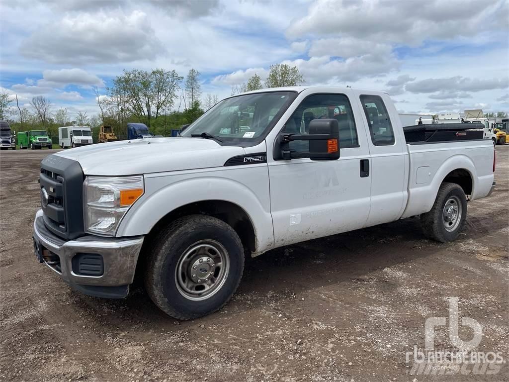 Ford F-250 شاحنات خفيفة/مفصلية الجوانب