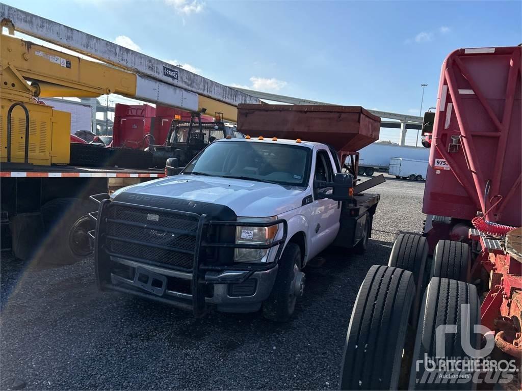 Ford F-350 شاحنات مسطحة/مفصلية الجوانب