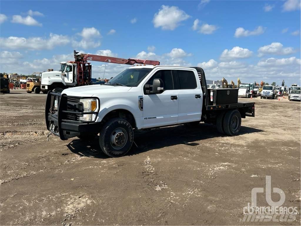Ford F-350 شاحنات مسطحة/مفصلية الجوانب