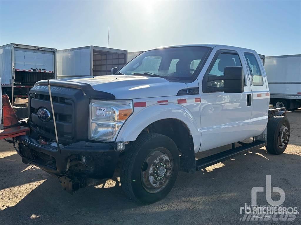 Ford F-350 شاحنات بمقصورة وهيكل