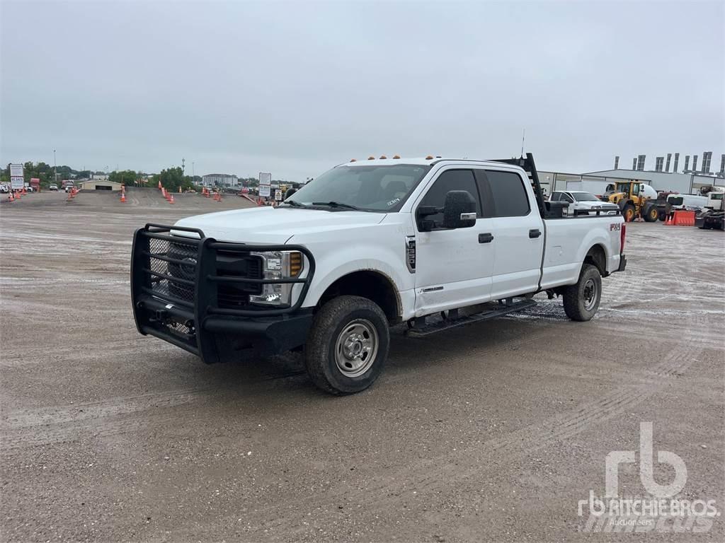 Ford F-350 شاحنات خفيفة/مفصلية الجوانب