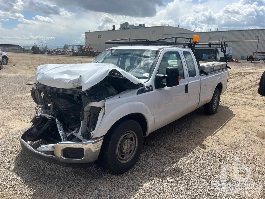 Ford F-350 شاحنات خفيفة/مفصلية الجوانب