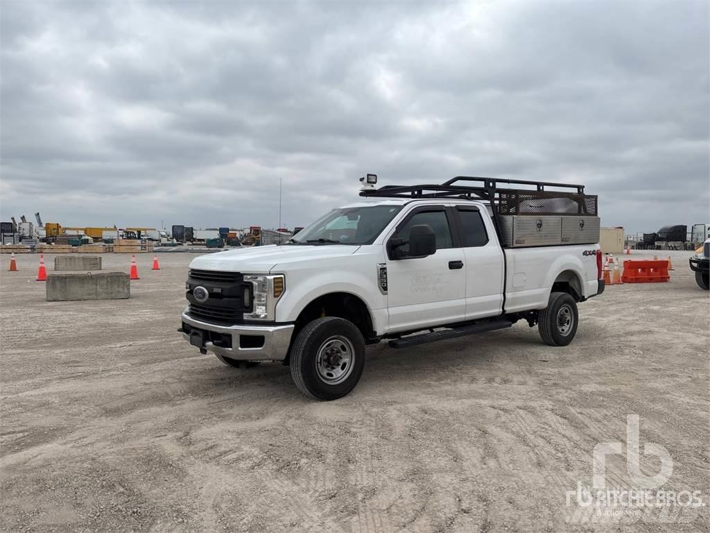 Ford F-350 شاحنات خفيفة/مفصلية الجوانب