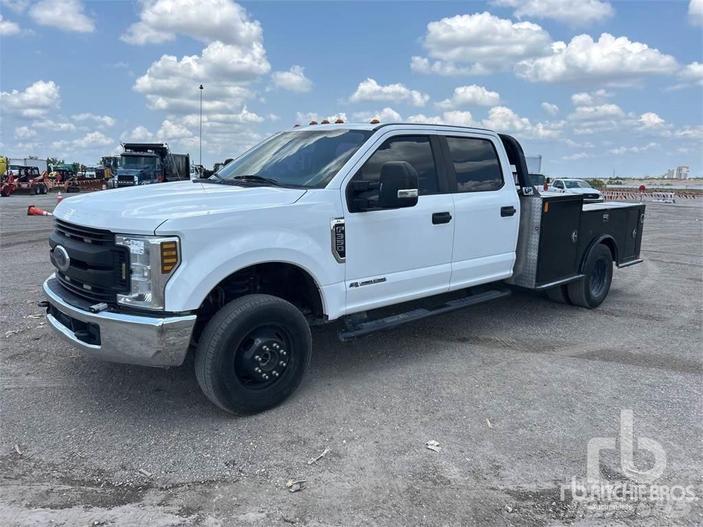 Ford F-350 شاحنات مسطحة/مفصلية الجوانب