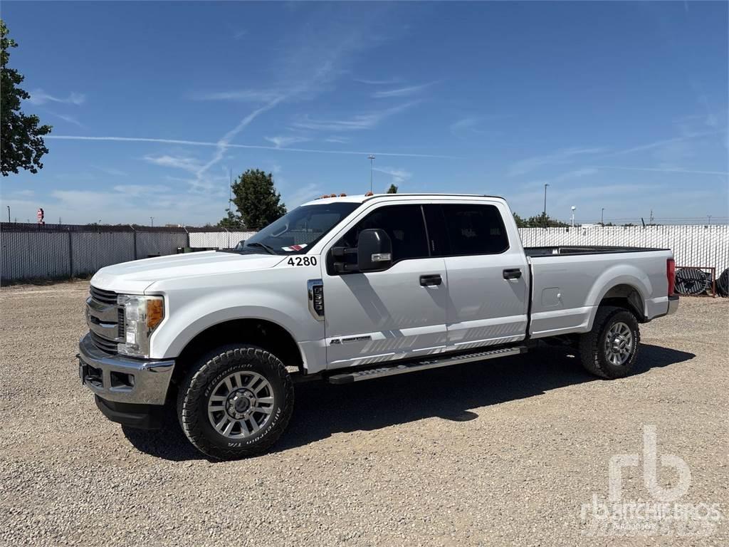 Ford F-350 شاحنات خفيفة/مفصلية الجوانب