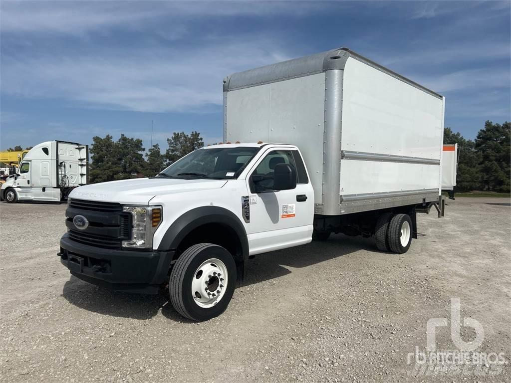 Ford F-450 شاحنة مقفلة
