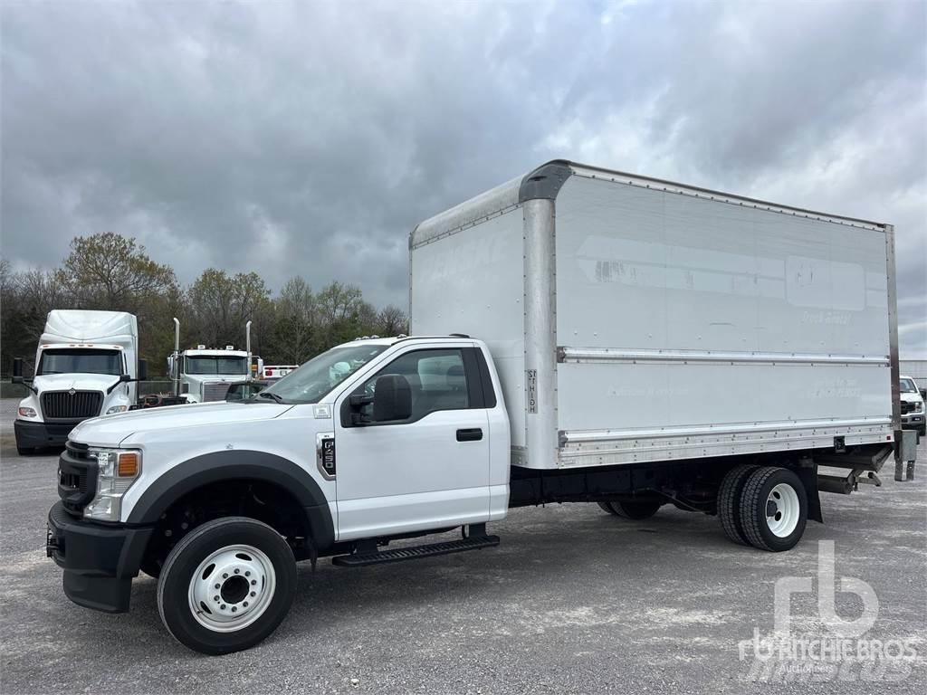 Ford F-450 شاحنة مقفلة