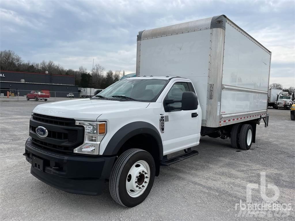 Ford F-450 شاحنة مقفلة
