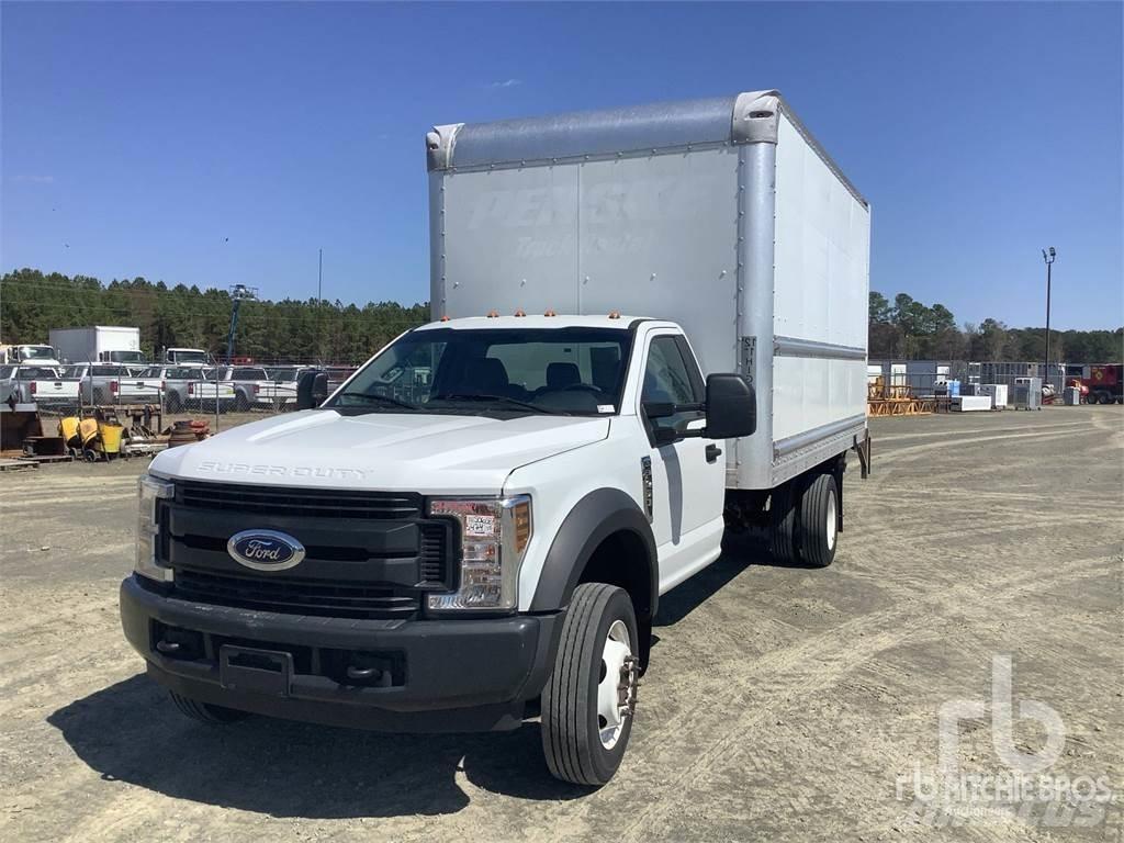 Ford F-450 شاحنة مقفلة