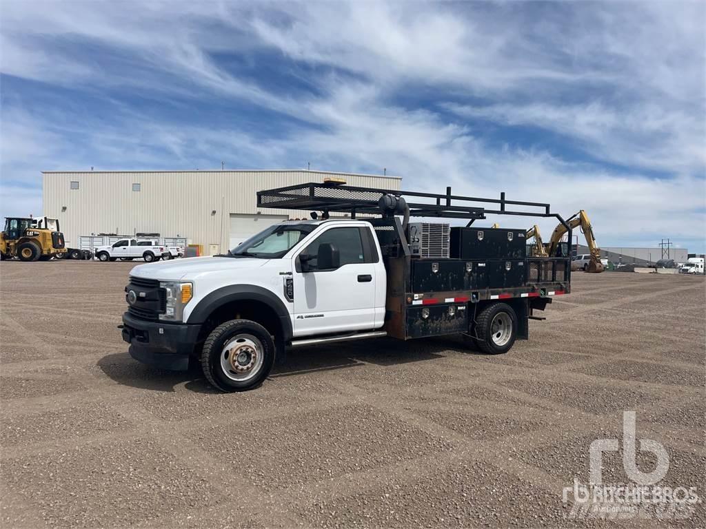Ford F-450 شاحنات مسطحة/مفصلية الجوانب