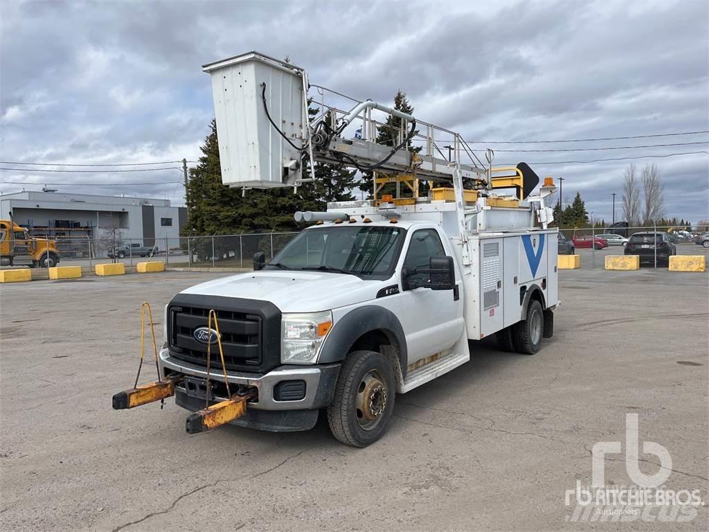 Ford F-450 المنصات الهوائية المثبتة على مقطورة