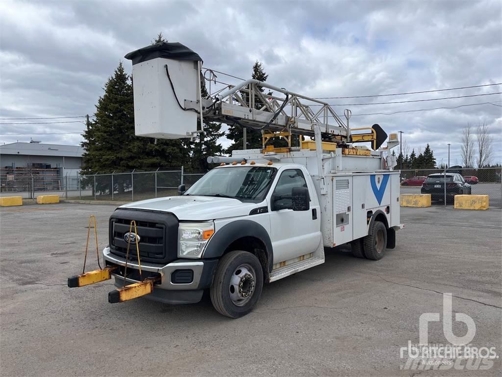 Ford F-450 المنصات الهوائية المثبتة على مقطورة