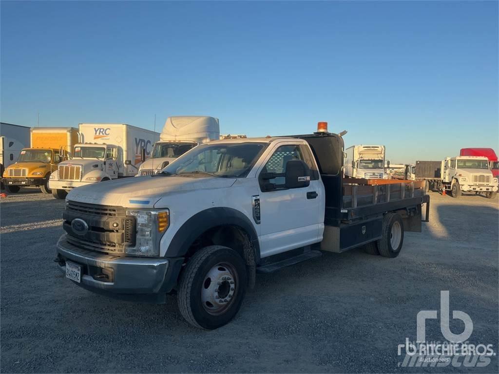 Ford F-450 شاحنات مسطحة/مفصلية الجوانب