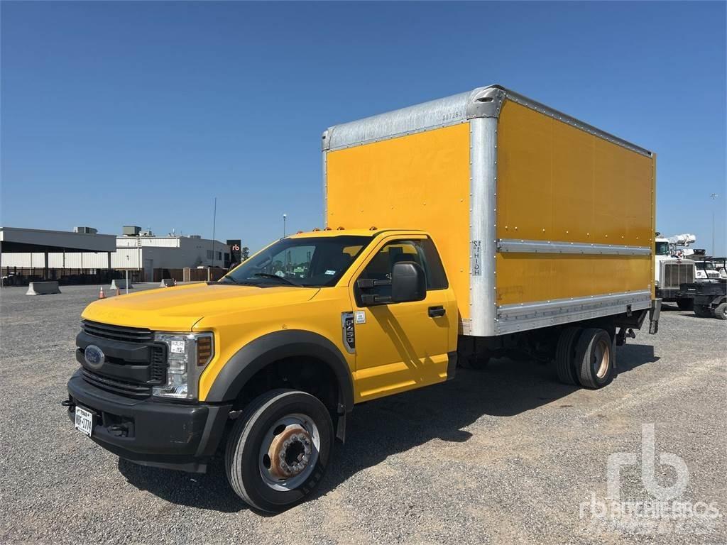 Ford F-450 شاحنة مقفلة