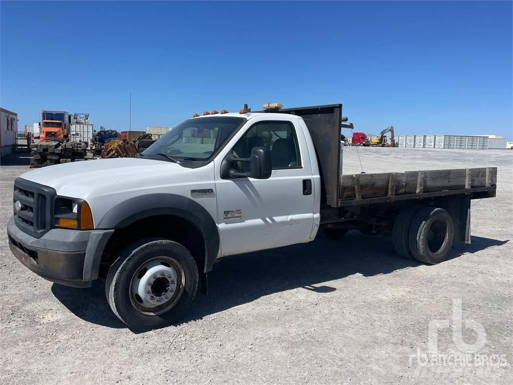 Ford F-450 شاحنات مسطحة/مفصلية الجوانب