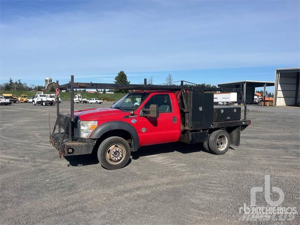 Ford F-450 شاحنات مسطحة/مفصلية الجوانب