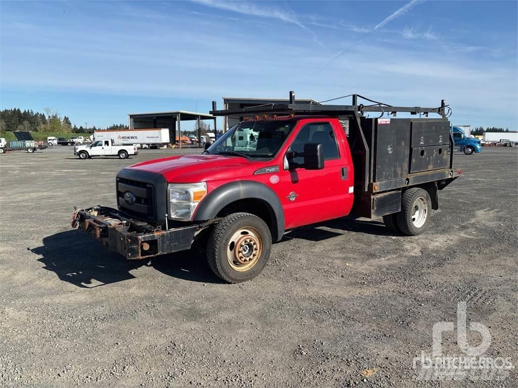 Ford F-450 شاحنات مسطحة/مفصلية الجوانب