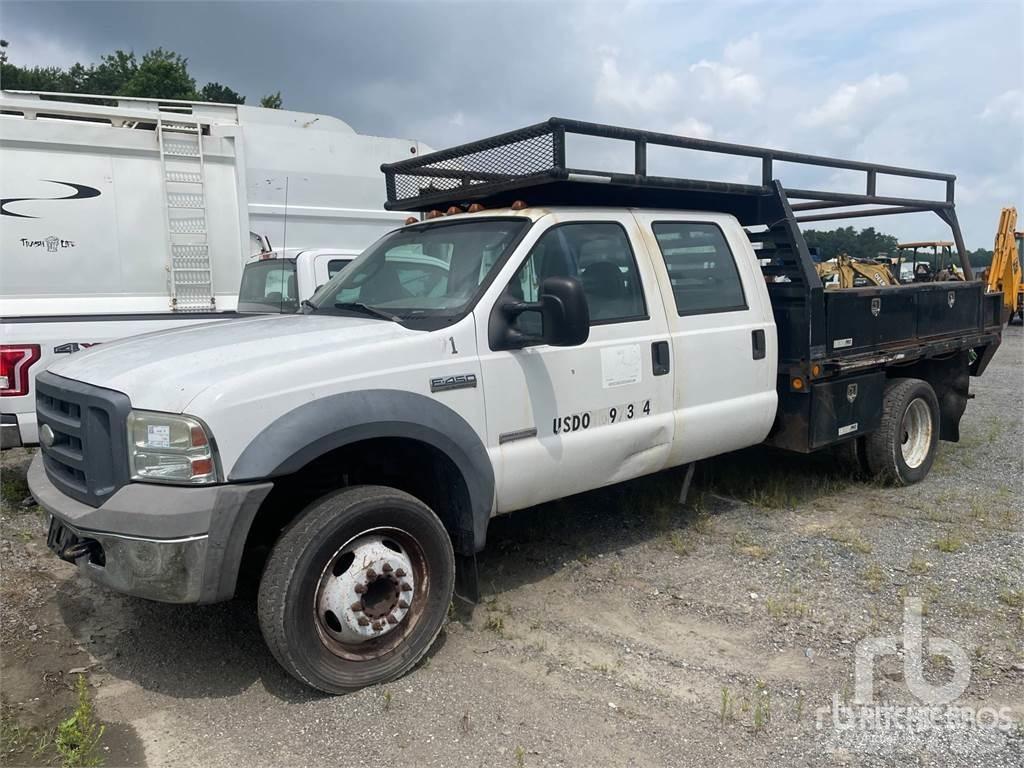 Ford F-450 شاحنات مسطحة/مفصلية الجوانب