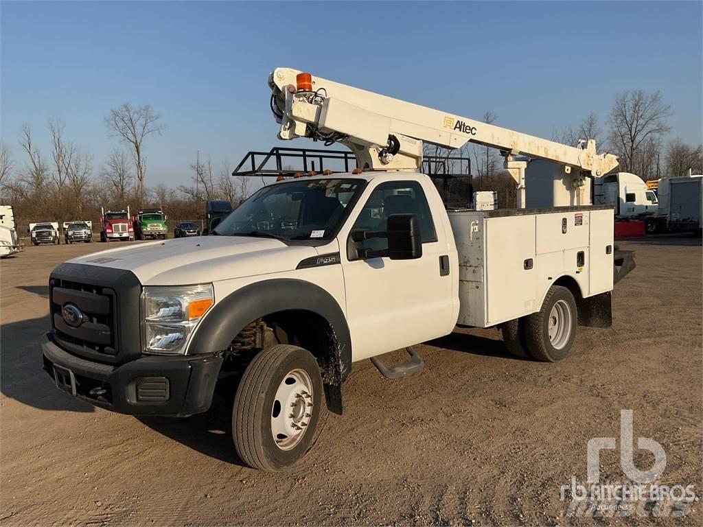 Ford F-450 المنصات الهوائية المثبتة على مقطورة
