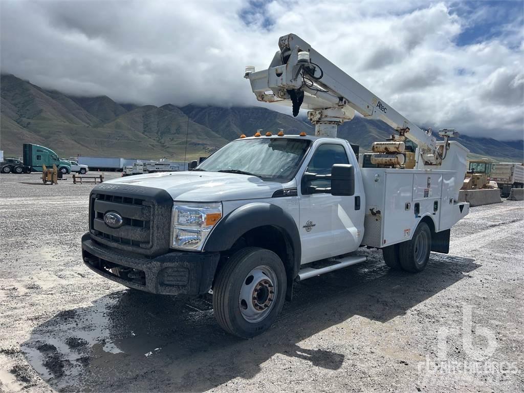 Ford F-450 المنصات الهوائية المثبتة على مقطورة