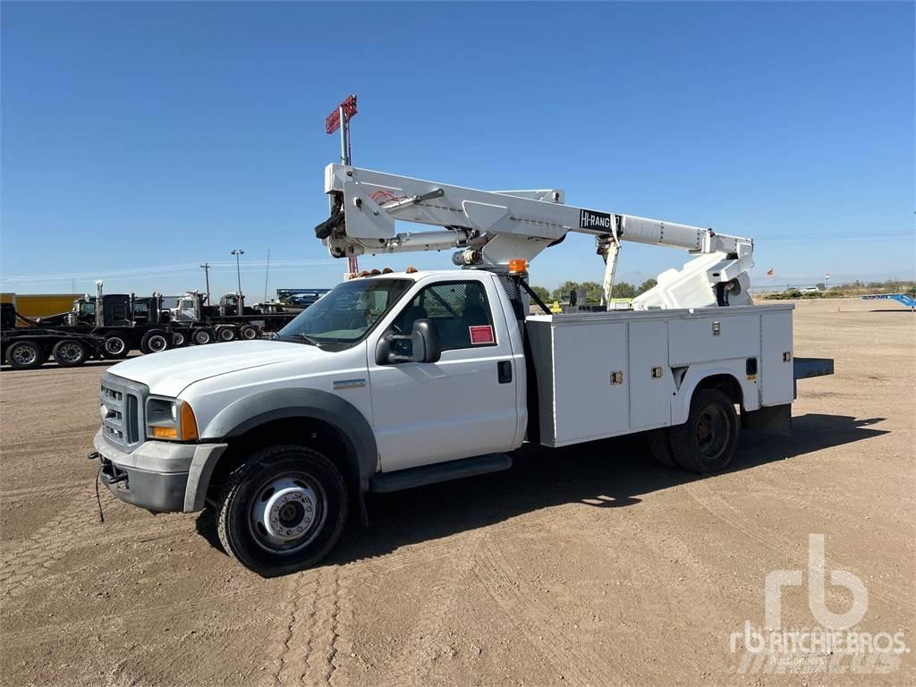 Ford F-550 المنصات الهوائية المثبتة على مقطورة