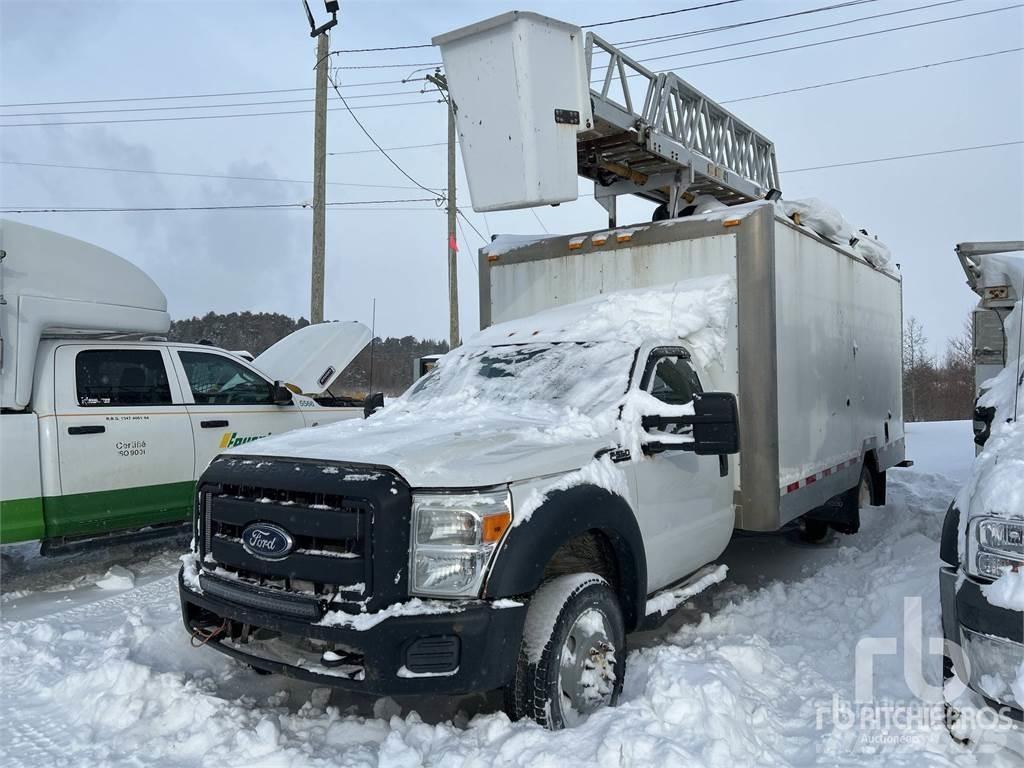 Ford F-550 المنصات الهوائية المثبتة على مقطورة