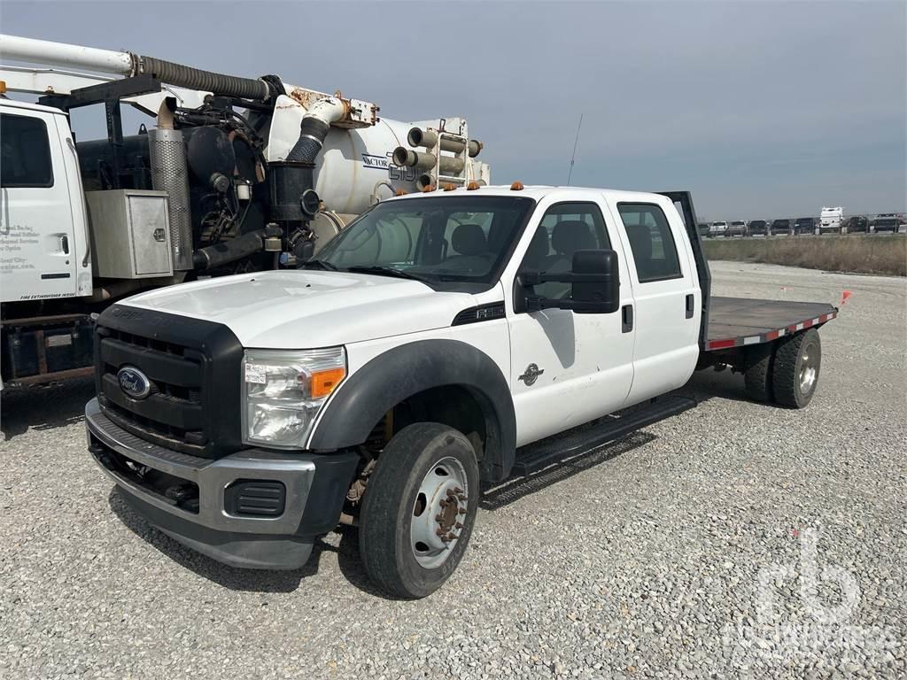 Ford F-550 شاحنات مسطحة/مفصلية الجوانب