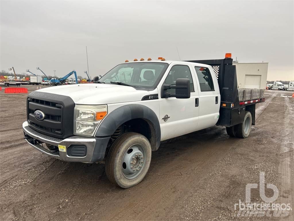 Ford F-550 شاحنات مسطحة/مفصلية الجوانب