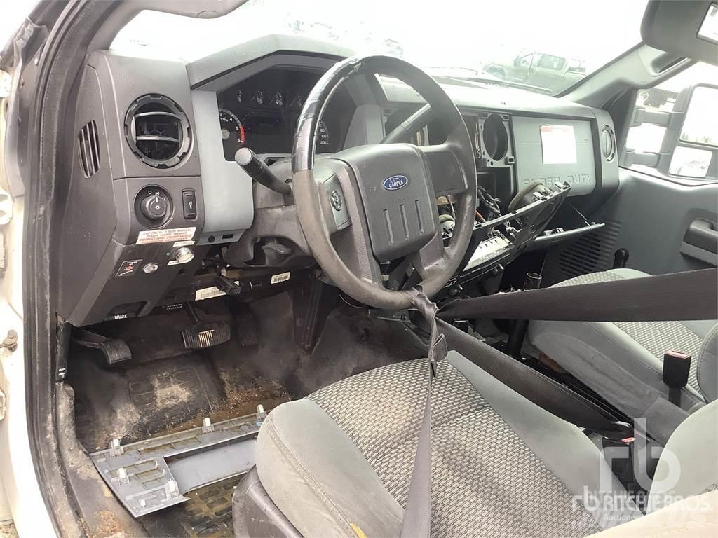 Ford F-550 المنصات الهوائية المثبتة على مقطورة