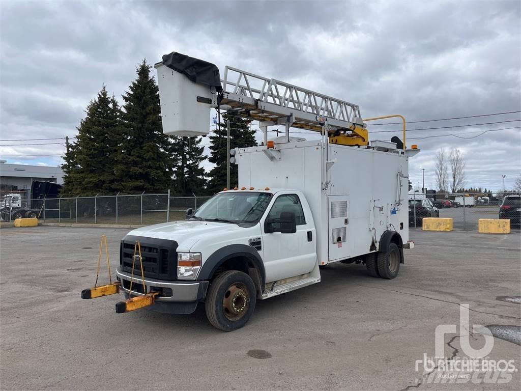 Ford F-550 المنصات الهوائية المثبتة على مقطورة
