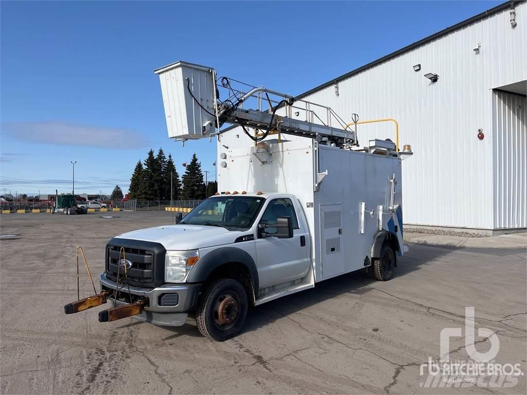 Ford F-550 المنصات الهوائية المثبتة على مقطورة