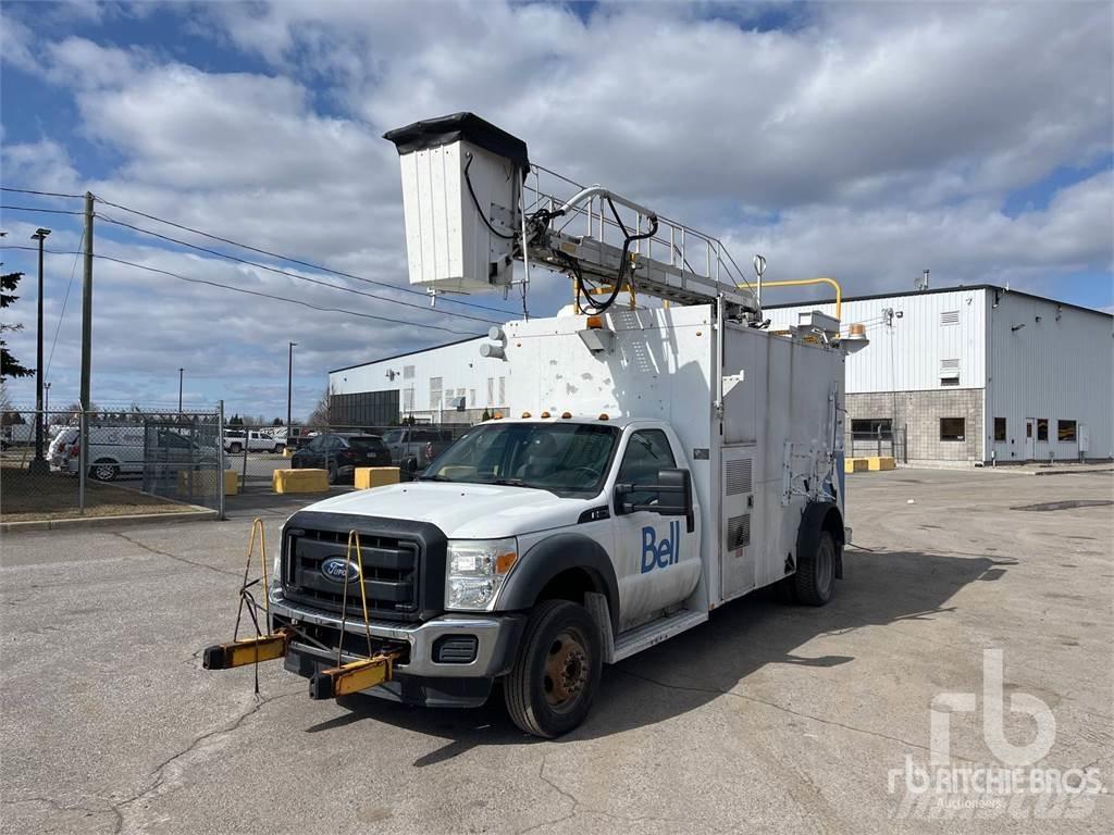 Ford F-550 المنصات الهوائية المثبتة على مقطورة