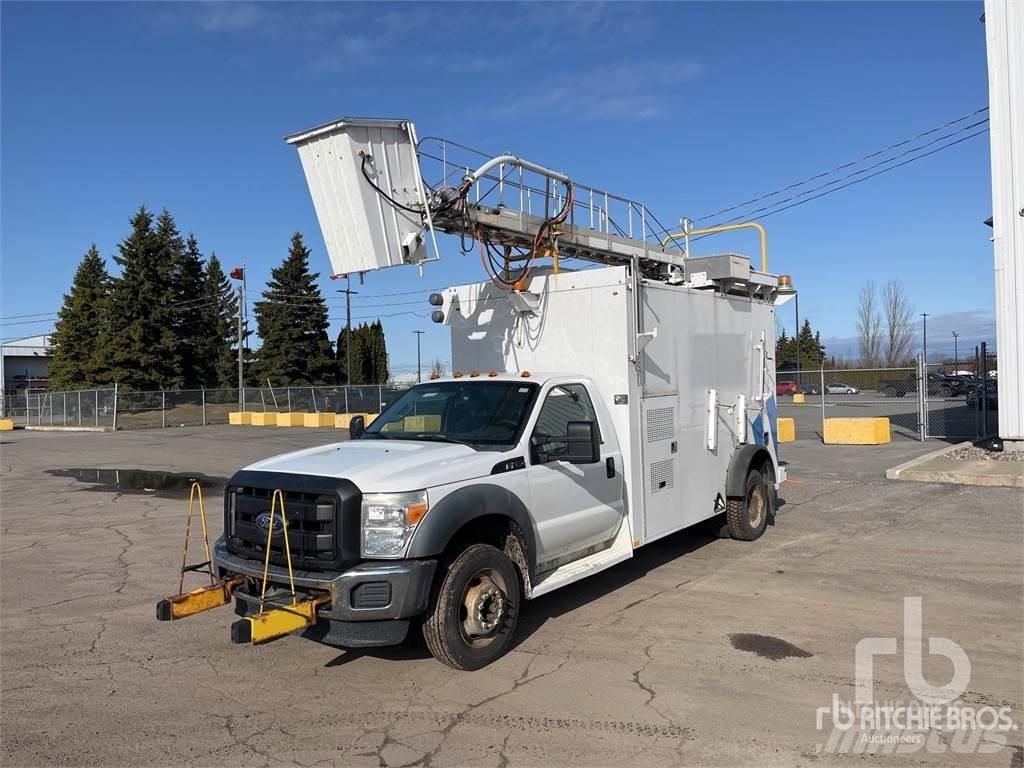 Ford F-550 المنصات الهوائية المثبتة على مقطورة