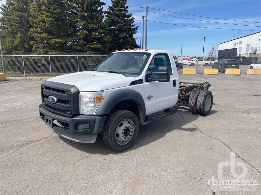Ford F-550 شاحنات بمقصورة وهيكل
