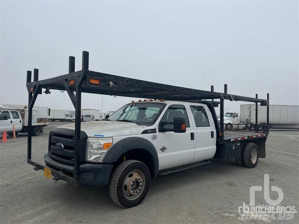 Ford F-550 شاحنات مسطحة/مفصلية الجوانب