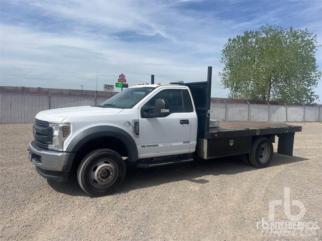 Ford F-550 شاحنات مسطحة/مفصلية الجوانب