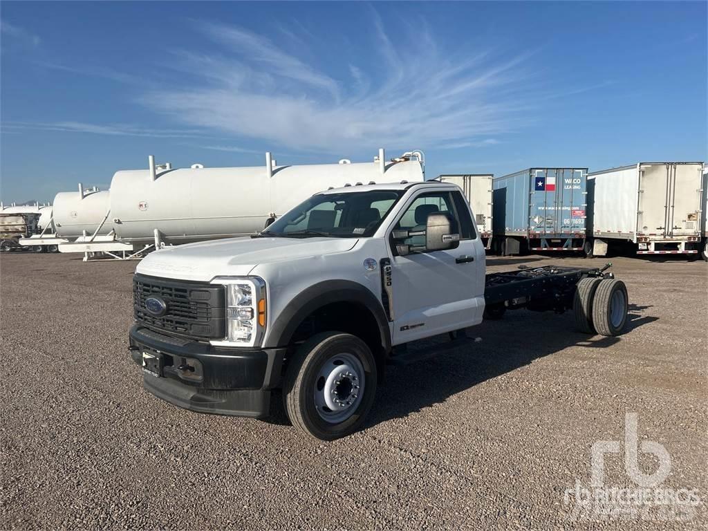 Ford F-550 شاحنات بمقصورة وهيكل