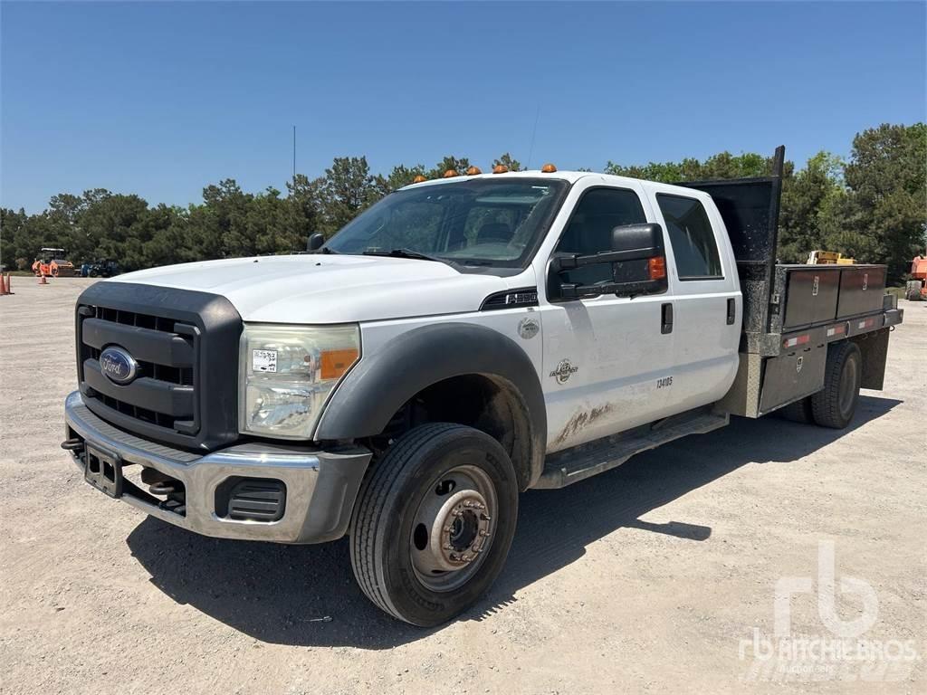 Ford F-550 شاحنات مسطحة/مفصلية الجوانب