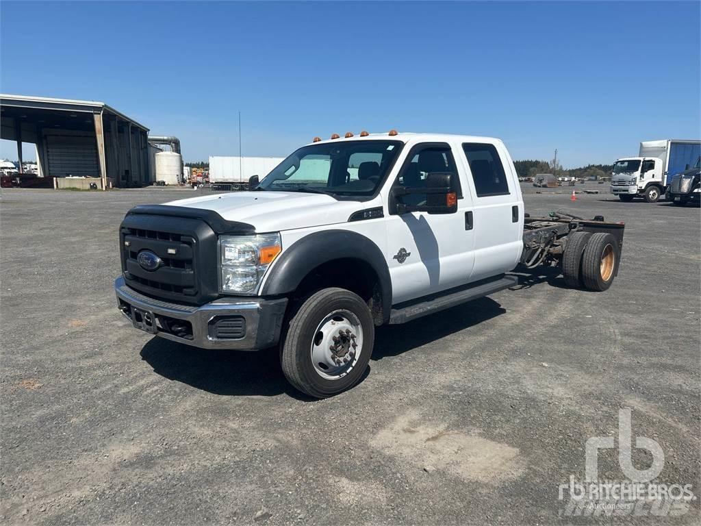 Ford F-550 شاحنات مسطحة/مفصلية الجوانب