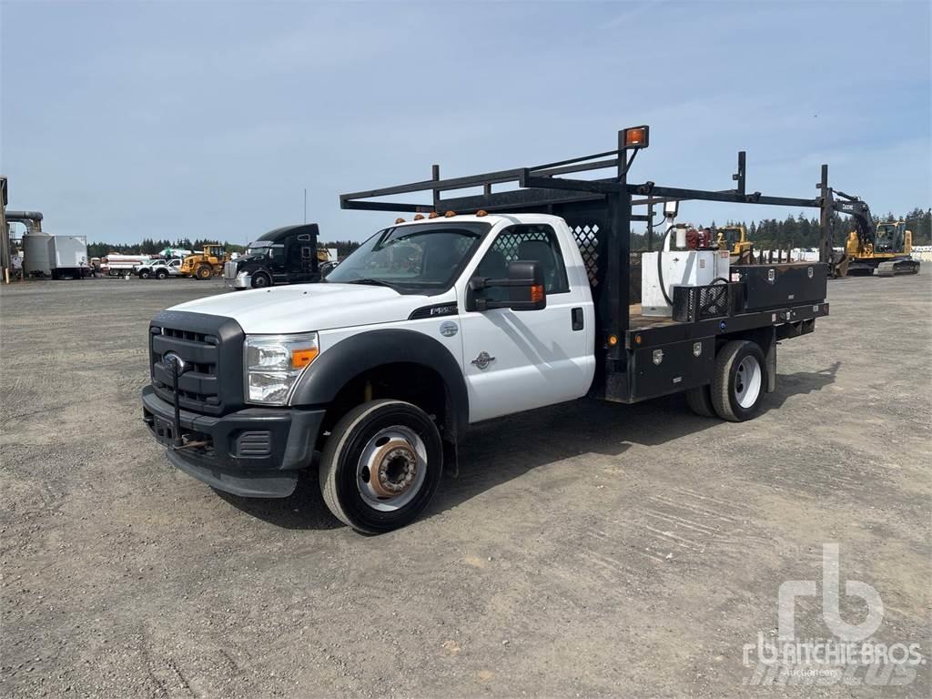 Ford F-550 شاحنات مسطحة/مفصلية الجوانب